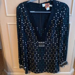Silk top from Tory Burch used in good condition with zipper in the back. Size 6